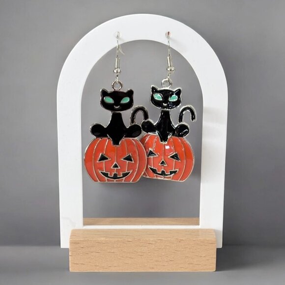 Black cat Over Pumpkin Earring - Picture 1 of 5